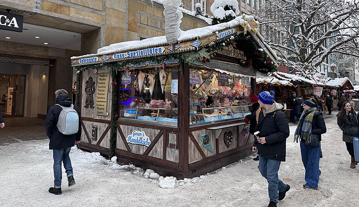 Geiers MandelKüche direkt vor dem C&A in der Kaufinger Straße (©Foto: Martin Schmitz)